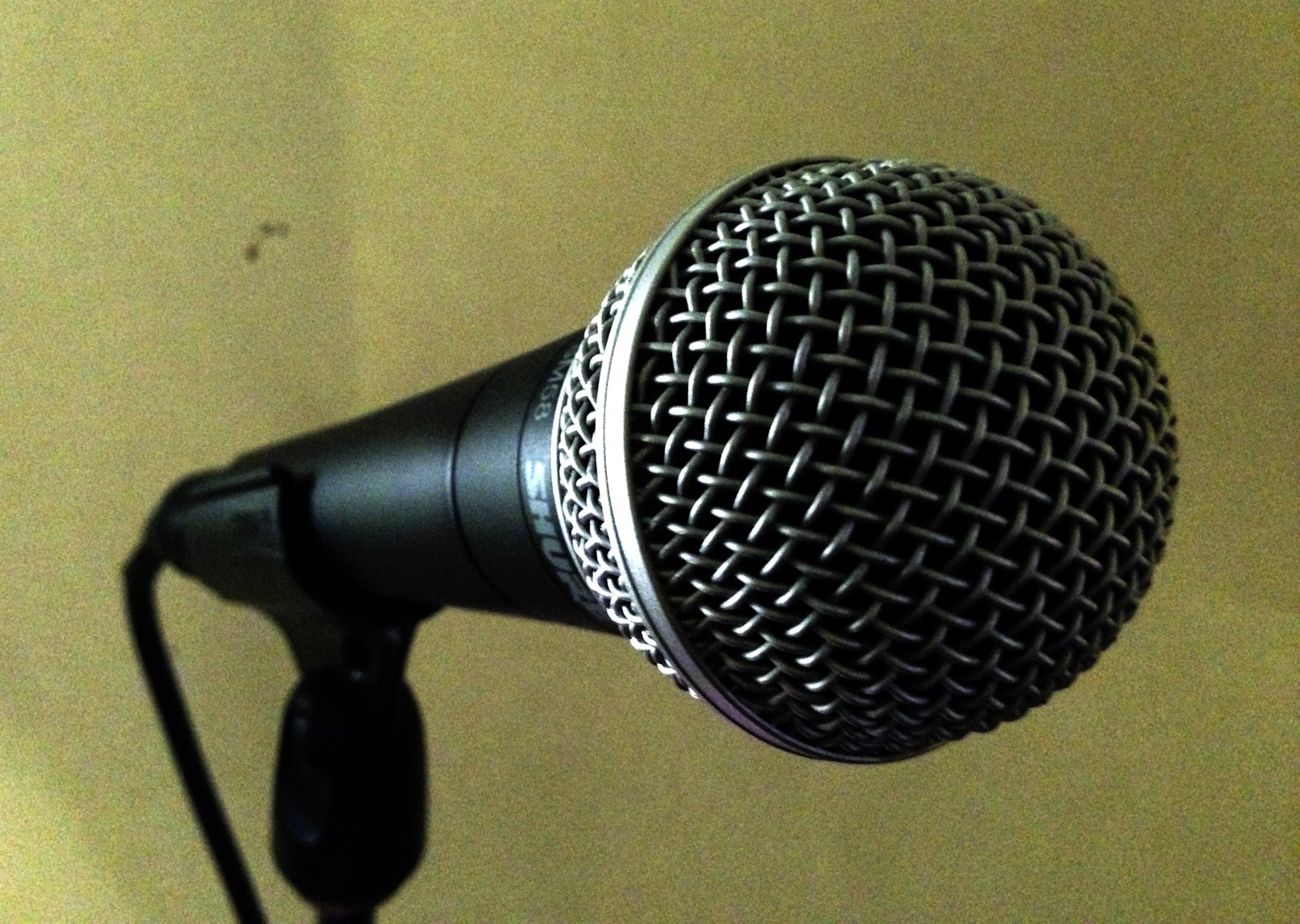 Portrait of a Shure SM58 Microphone (9632508732).jpg