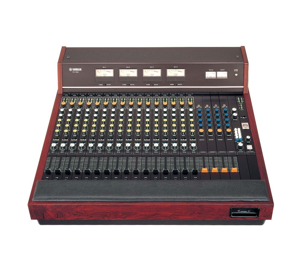 Yamaha PM1000-16 mixing console